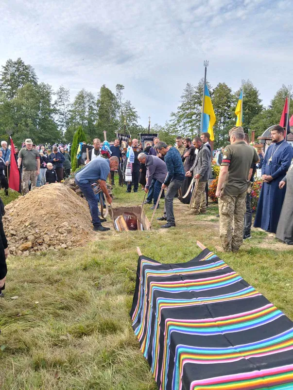 На Волині громада попрощалася з загиблим на Донеччині захисником Андрієм Денисюком