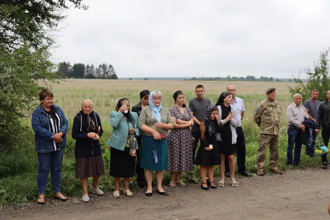 Волинь на колінах проводжала в останню путь воїна Олексія Кунчика (фото, відео)