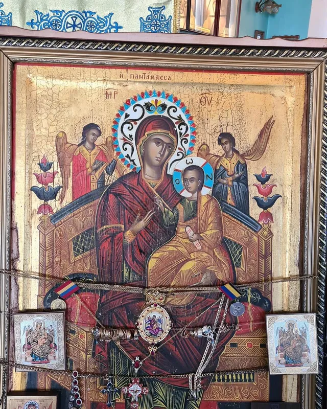 У монастирі на Волині замироточила ікона (фото)