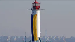 В Одесі розгорнули прапор України на головному маяку (фото)