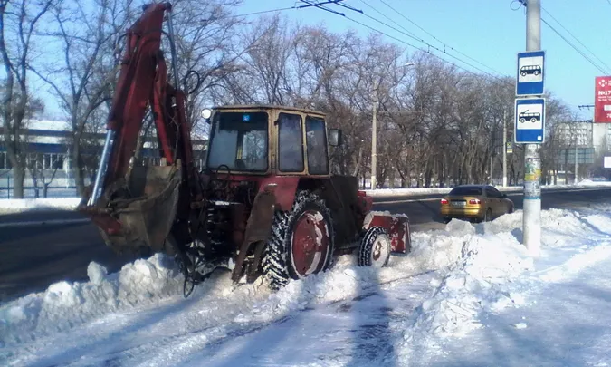 Розповіли як чистять волинські дороги від снігу