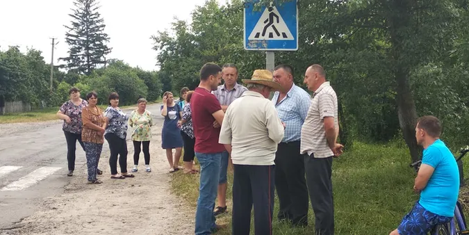 У двох селах на Волині перекрили дорогу: вимагають справедливої ціни на молоко