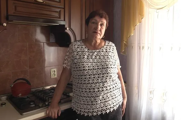Жителька 4 поверху Тамара Давидюк допомагала сусідам рятувати майно