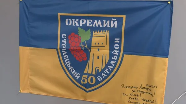 Луцькі волонтери зібрали пів сотні прапорів із подяками від бійців (відео)
