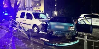 Протаранив паркан, вилетів на «зустрічку» та врізався в авто: у Луцьку 20-річний п'яний водій вчинив ДТП