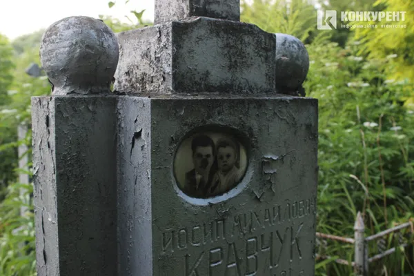 Пальма, криниця і «могила хом'яка»: (не)містична прогулянка луцьким цвинтарем (фото)