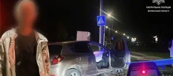 У Луцьку п’яний водій Kia вночі в’їхав у бордюр (фото)