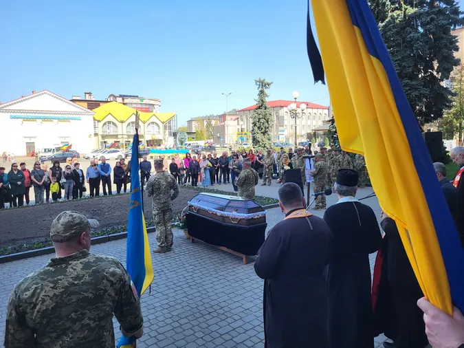 Загинув за місяць до 33-річчя: у Ковелі попрощалися із воїном Сергієм Селівановим (фото)