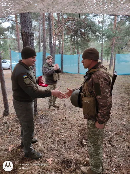 Бійцям 100-ї бригади, які перебувають на «нулі», вручили відзнаки (фото)