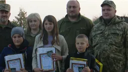 Грамоти, шеврони, цукерки: волинські тероборонівці віддячили дітям за зібрані гроші (фото)