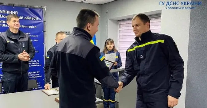 За мужність і героїзм: на Волині нагородили ліквідаторів наслідків ворожих обстрілів (фото)