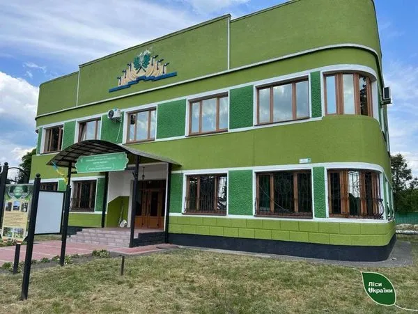 Просторі та комфортні: на Волині лісівники передали нацпаркам офісні будівлі (фото)