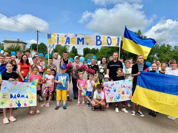 У громаді на Волині зустріли звільнених з полону військовослужбовців (фото)