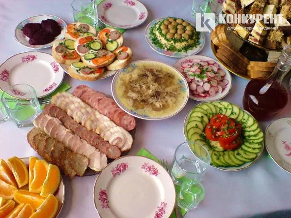 Як не переїдати на Великодні та травневі свята
