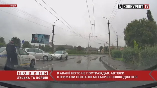 Ранкова ДТП у Луцьку: зіткнулися Renault і Honda (відео)