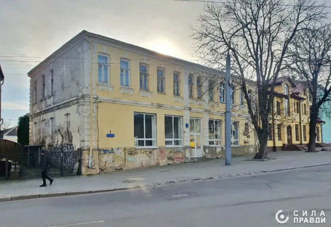 У Луцьку в приватної фірми забрали частину історичної будівлі в Старому місті