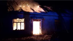 На Волині горіли будинок та господарська споруда