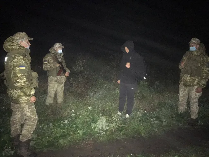 З паспортом брата та арештом: волинянин різними способами «штурмував» кордон