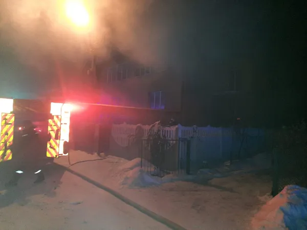 У Луцькому районі горів будинок: на місці працювали вогнеборці (фото)