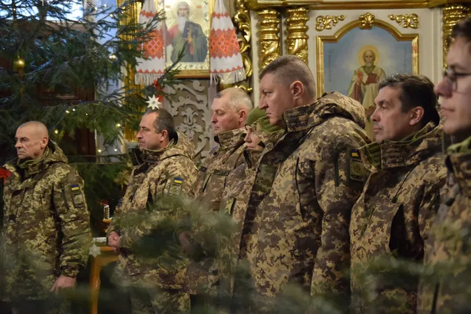 Луцькі пластуни передали прикордонникам Вифлеємський вогонь (фото)