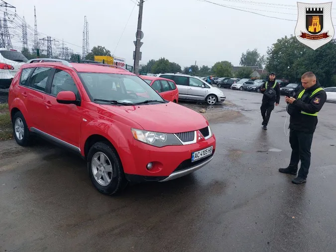 У Луцьку муніципали влаштували рейд в районі авторинку (фото, відео)
