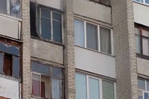 У Луцьку зайнялась квартира в багатоповерхівці – працюють рятувальники (відео)