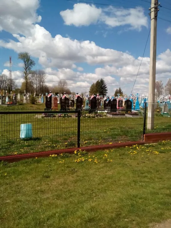Показали, як волинські поліцейські працюють у поминальні дні (фото)