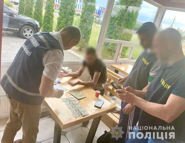 Затримання чоловіків у Луцьку