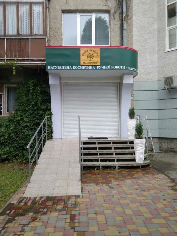 Біля майстерні у центрі Луцька «повандалили» (фото)