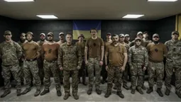 «За відвагу в службі» та «За доблесну службу»: бійцям АЗОВу вручили почесні нагороди (фото)