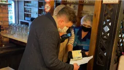 У Луцьку в закладах на Соборності і Перемоги перевіряли «зелені» COVID-сертифікати (фото, відео)