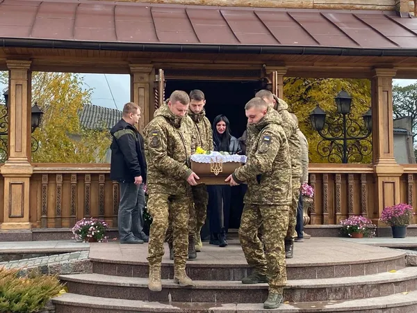 Загинув за тиждень до першої річниці шлюбу: Володимир попрощався з Євгенієм Піндасом