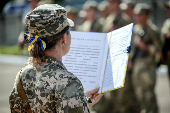 Пів сотні курсантів луцького вишу склали присягу на вірність Україні (фото)