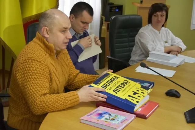 У Луцькому ЦНАПі презенували інформаційні картки шрифтом Брайля (фото)