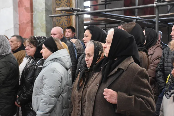 Навіки додому: Луцьк попрощався з двома мужніми воїнами – Анатолієм Андрусиком та Богданом Новосадом