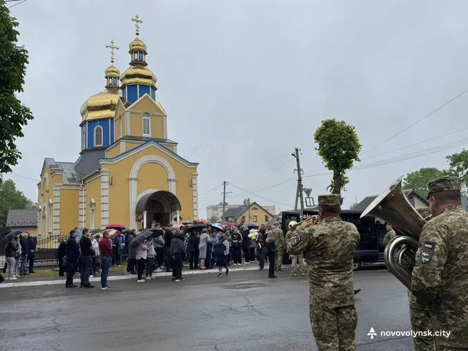 У Нововолинську попрощалися із полеглим Захисником Олександром Бєловим (фото)