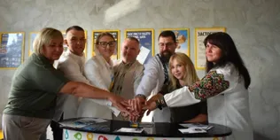 «Ми чекаємо!»: у Луцьку погасили нові поштові марки до Дня Незалежності (фото)