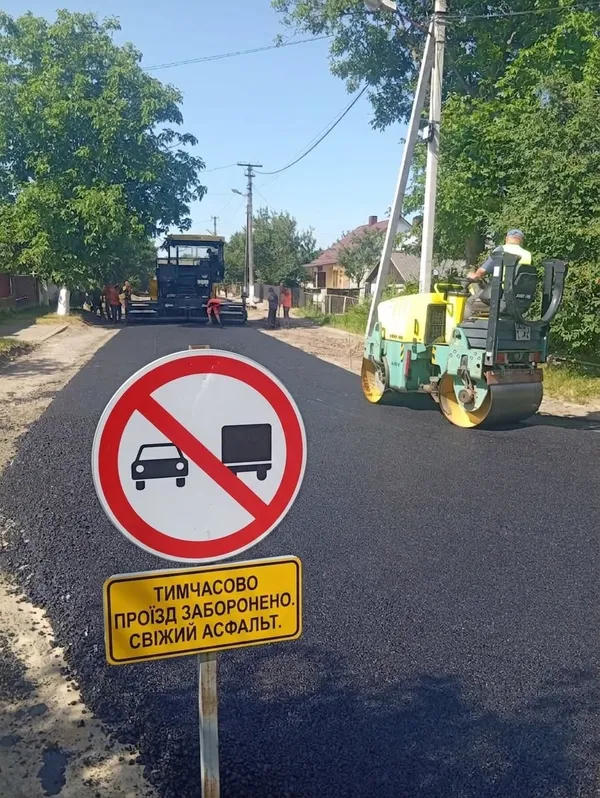 Через спеку у Ківерцях перекрили вулицю з новим асфальтом