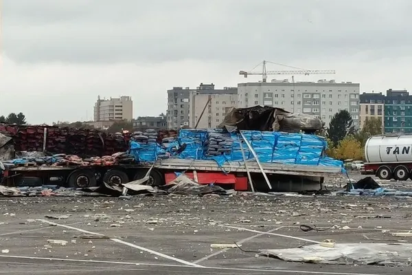 «Машина згорає за 15 хвилин»: водії розповіли про наслідки атаки рф на Луцьк (фото, відео)