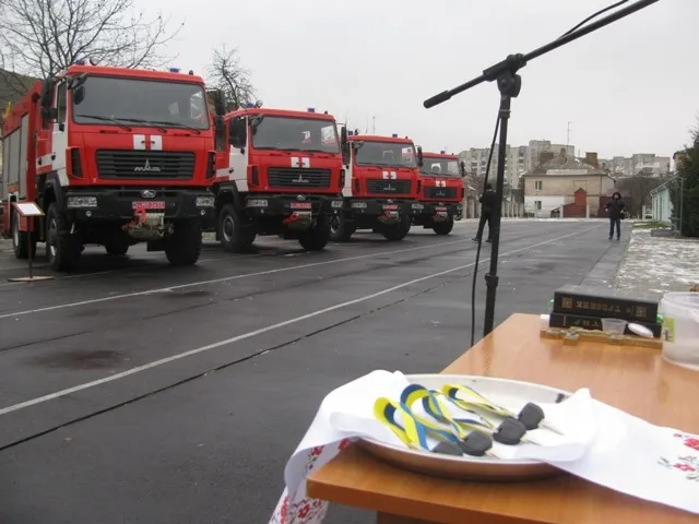 Волинські рятувальники отримали нові пожежні автомобілі (фото, відео)