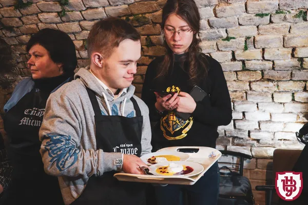 У луцькій кав'ярні презентували десерти, які готувала Леся Українка (фото)