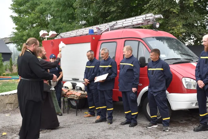 У команді є ченці: в Жидичині з'явилися пожежники-добровольці (фото)