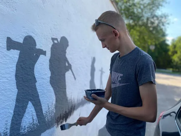 На стіні лікарні в Нововолинську з'явиться патріотичний мурал (фото)
