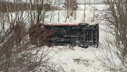 На Ковельщині легковик злетів у кювет: є постраждалі (фото)