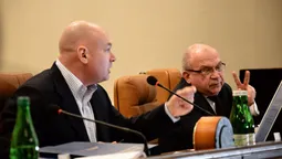Гунчику – незадовільно, Василенка – в тюрму, Столяру – бурштин: репортаж із сесії Волиньради (фото, відео)