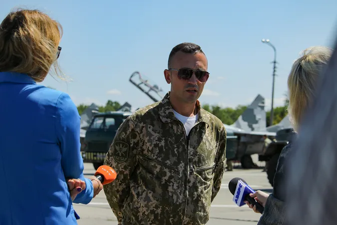 Як на Волині винищувачі в небі «атакують» противників (фото)