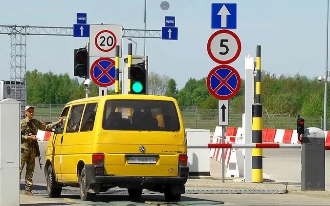 Виїзд за кордон чоловіків призовного віку: Кабінет міністрів обмежив терміни перебування