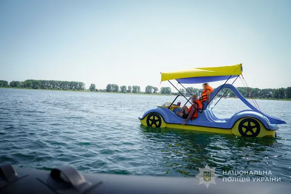 «За п'ять хвилин може статися біда»: водна поліція показала небезпечний бік Світязя (фото)