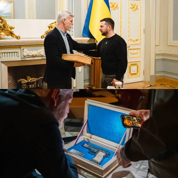 Чеський президент вручив Зеленському легендарний пістолет