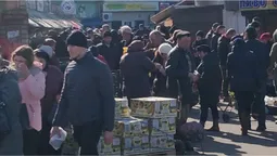Попри карантин, в Луцьку працює ринок (ФОТОФАКТ)